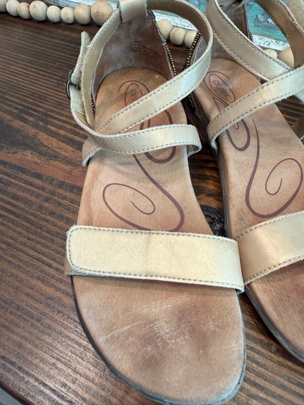 Aetrex Brenda Embellished Flat Sandal Women's EU 38 US 7.5 Gold Leather Beaded - Picture 3 of 9